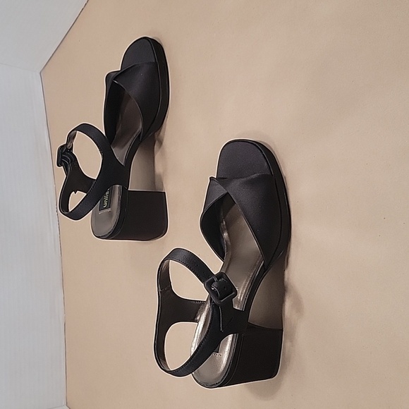 Unlisted Size 7.5, Black, Twist Front, Chunky Heel Sandals. NEW without tag. - Picture 3 of 7